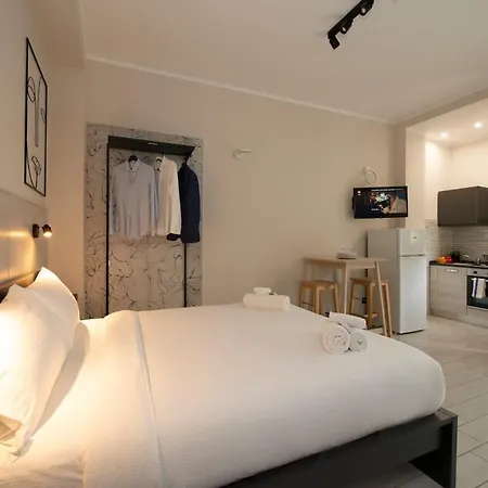 Monolocale X 2 Con Balcone E Cucina - Famagosta * Milão